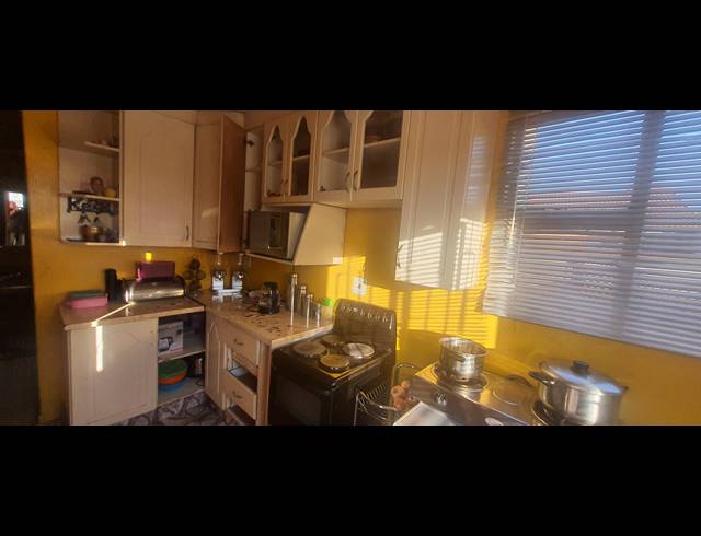3 BEDROOM FREEHOLD FOR SALE IN LEACHVILLE EXT 3